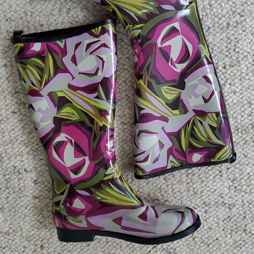 Rain boots 7